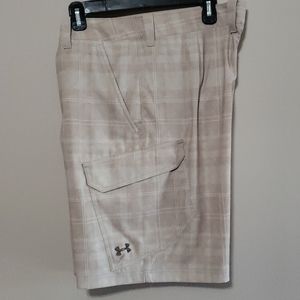 Men's Under Armour plaid golf shorts